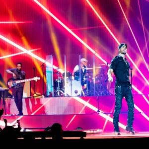 Enrique Iglesias en concert à Birmingham, Royaume Uni, le 27 octobre 2018.