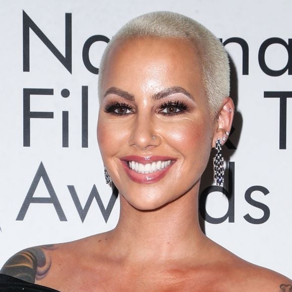 Amber Rose lors du photocall de la soirée National Film And Television Awards au Globe Theater à Los Angeles le 5 décembre 2018.