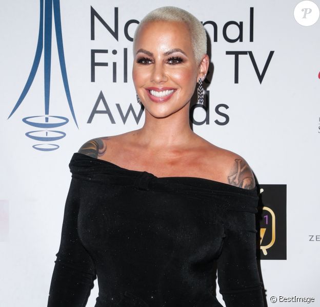 Amber Rose lors du photocall de la soirée National Film And Television Awards au Globe Theater à Los Angeles le 5 décembre 2018.