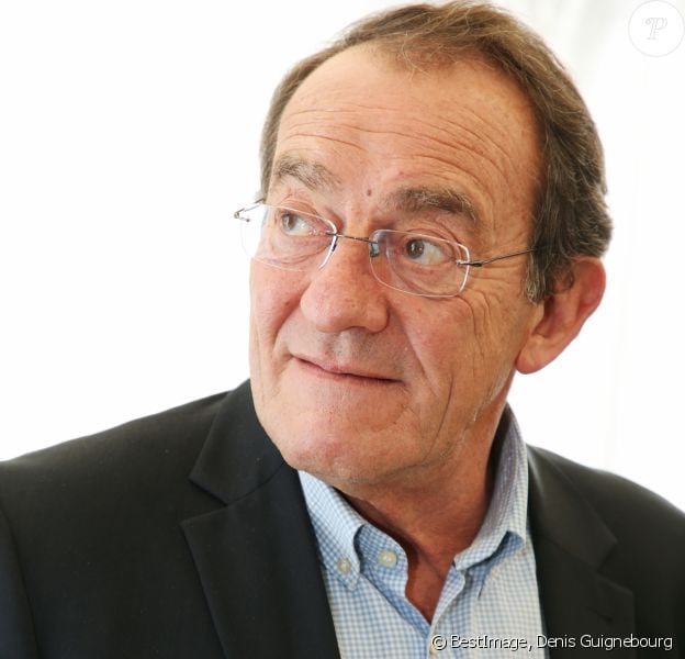 Exclusif - Jean-Pierre Pernaut reçoit le Prix Saint-Roch (Saint Patron des antiquaires) lors de la 96ème édition de la foire de Chatou (la plus célèbre et ancienne foire à la brocante de France) en France, le 14 mars 2018. © Denis Guignebourg/Bestimage