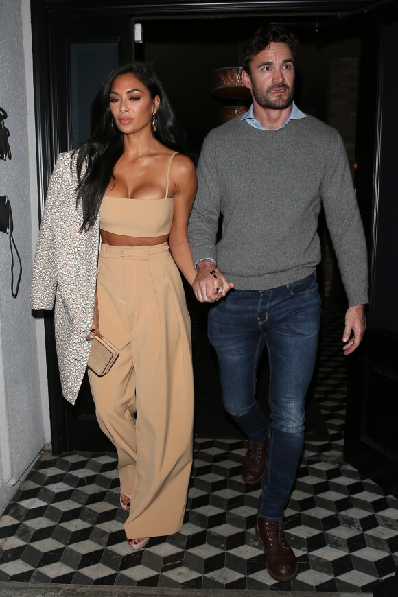 Nicole Scherzinger et son nouveau compagnon Thom Evans quittent le restaurant "Craig's" à Los Angeles, le 7 janvier 2020.