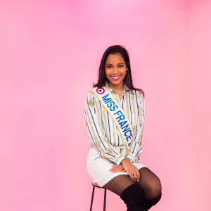 Exclusif - Rendez-vous avec Miss France 2020, Clémence Botino dans les locaux de Webedia lors d'une interview pour Purepeople à Levallois-Perret le 29 janvier 2020. © Tiziano da Silva/Bestimage