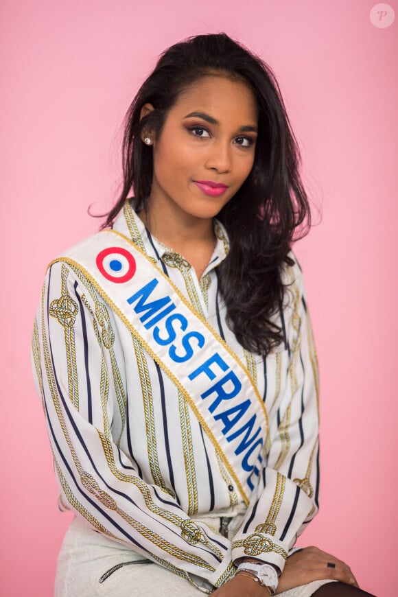 Exclusif - Rendez-vous avec Miss France 2020, Clémence Botino dans les locaux de Webedia lors d'une interview pour Purepeople à Levallois-Perret le 29 janvier 2020. © Tiziano da Silva/Bestimage