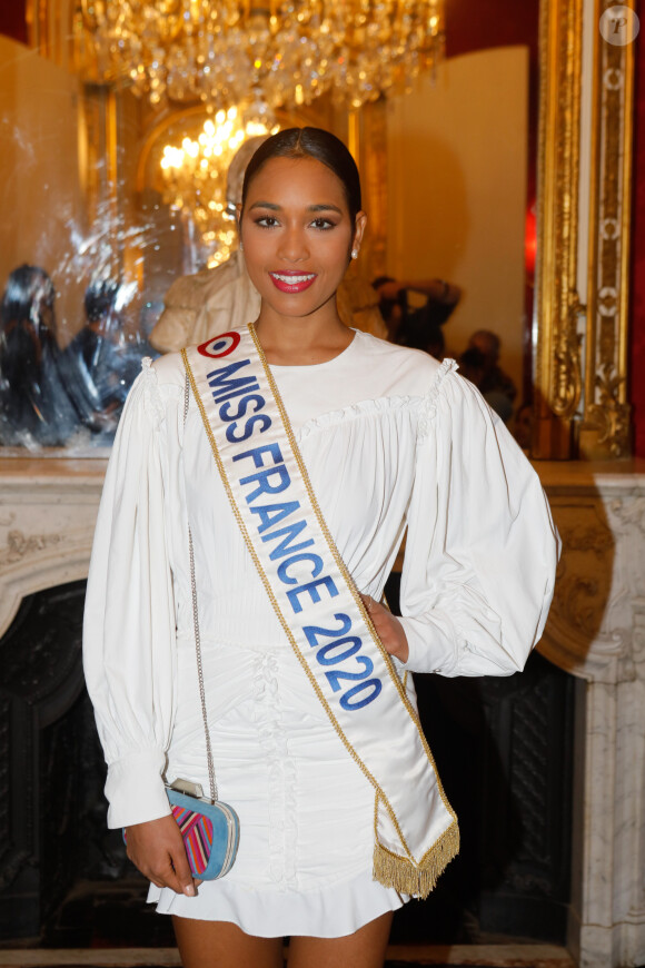 Clémence Botino, Miss France 2020 - People au défilé de mode Haute-Couture printemps-été 2020 "La Métamorphose" à Paris. Le 21 janvier 2020 © Veeren Ramsamy-Christophe Clovis / Bestimage