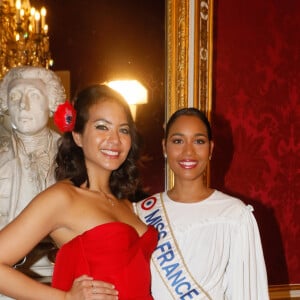 Clémence Botino (Miss France 2020), Vaimalama Chaves (Miss France 2019) chante au cours du défilé de mode Haute-Couture printemps-été 2020 "La Métamorphose" à Paris. Le 21 janvier 2020 © Veeren Ramsamy-Christophe Clovis / Bestimage