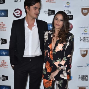 Alain-Fabien Delon et sa compagne Capucine Anav lors du photocall de la 2ème édition du festival "Paris Court Toujours" au Théâtre de l'Européen à Paris le 20 septembre 2019. © Giancarlo Gorassini / Bestimage