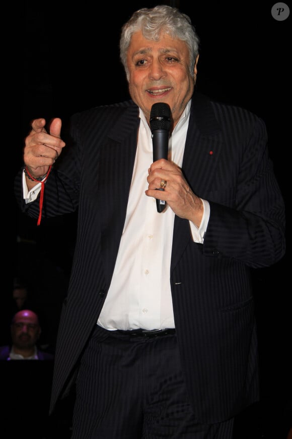 Exclusif - Enrico Macias lors d'un concert exceptionnel au profit de l'association Lehosheet Yad à l'espace Rachi-Guy de Rothschild à Paris, France, le 16 janvier 2020. L'association Lehosheet Yad accompagne et soutient les enfants et leurs familles dans la lutte contre le cancer. © Philippe Baldini/Bestimage