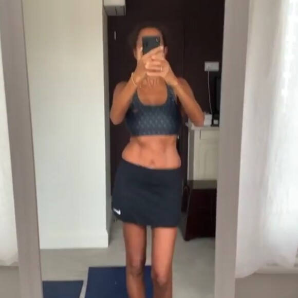 Karine Le Marchand dévoile son corps musclé sur Instagram, le 2 février 2020.