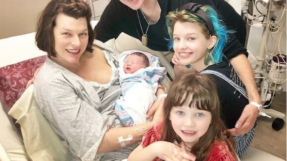 Milla Jovovich a accouché : photo à l'hôpital, avec le bébé