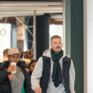 Exclusif - M. Pokora et sa compagne Christina Milian (enceinte) prennent un vol pour Genève à l'aéroport Roissy CDG le 13 novembre 2019.