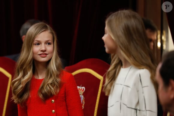 Leonor des Asturies et sa soeur l'infante Sofia. Le roi Felipe VI d'Espagne, accompagné de sa femme la reine Letizia et de leurs filles la princesse Leonor des Asturies et l'infante Sofia, présidait à la cérémonie d'ouverture de la XIVe législature au Parlement espagnol, le 3 février 2020 à Madrid.