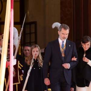 Le roi Felipe VI d'Espagne, accompagné de sa femme la reine Letizia et de leurs filles la princesse Leonor des Asturies et l'infante Sofia, présidait à la cérémonie d'ouverture de la XIVe législature au Parlement espagnol, le 3 février 2020 à Madrid.