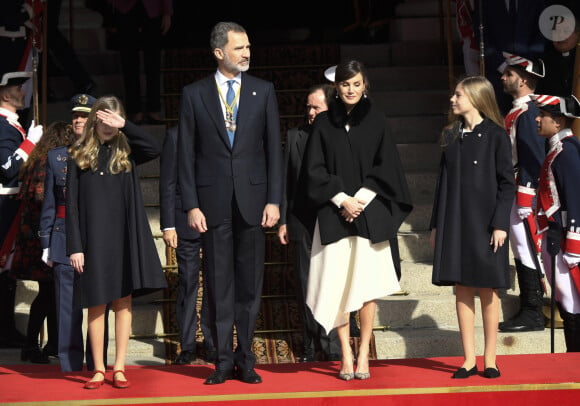 Le roi Felipe VI d'Espagne, accompagné de sa femme la reine Letizia et de leurs filles la princesse Leonor des Asturies et l'infante Sofia, présidait à la cérémonie d'ouverture de la XIVe législature au Parlement espagnol, le 3 février 2020 à Madrid.