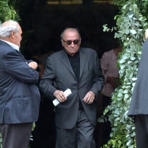 Claude Brasseur lors des obsèques de Claude Rich en l'église Saint-Pierre-Saint-Paul d'Orgeval à Orgeval le 26 juillet 2017.