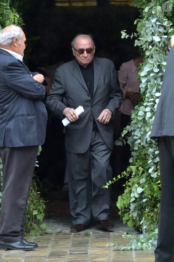Claude Brasseur lors des obsèques de Claude Rich en l'église Saint-Pierre-Saint-Paul d'Orgeval à Orgeval le 26 juillet 2017.