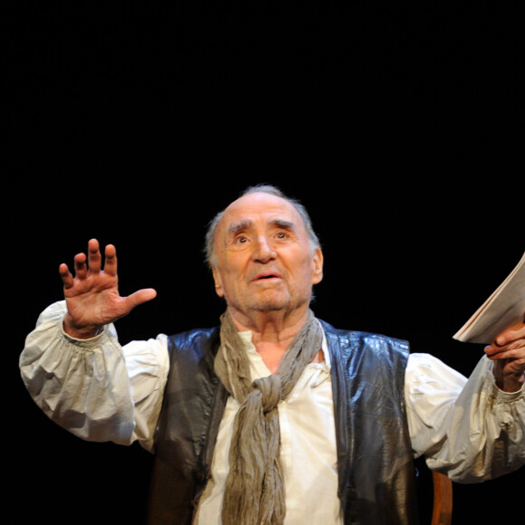 Claude Brasseur lors du filage de la pièce "l'Indigent Philosophe ou La Philosophie de la joie" au théâtre de l'Atelier à Paris, France, le 28 février 2017. © Coadic Guirec/bestimage