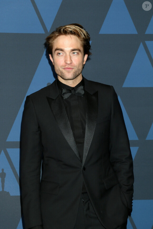 Robert Pattinson au photocall de la 11ème édition des "Annual Governors Awards" au Hollywood & Highland Center à Los Angeles, le 27 octobre 2019.