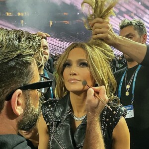 Jennifer Lopez juste avant la mi-temps du Super Bowl au Hard Rock Stadium de Miami, le 2 février 2020.