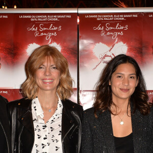 Nikos Aliagas, sa compagne Tina Grigoriou, Marc Lavoine et sa compagne Line Papin au photocall de la générale de presse du spectacle musicale "Les Souliers Rouges" aux Folies Bergères à Paris, France, le 4 février 2020. © Veeren/Bestimage