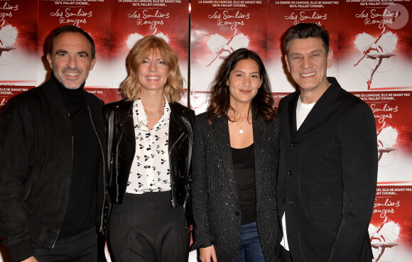 Nikos Aliagas, sa compagne Tina Grigoriou, Marc Lavoine et sa compagne Line Papin au photocall de la générale de presse du spectacle musicale "Les Souliers Rouges" aux Folies Bergères à Paris, France, le 4 février 2020. © Veeren/Bestimage