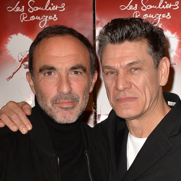 Nikos Aliagas et Marc Lavoine au photocall de la générale de presse du spectacle musicale "Les Souliers Rouges" aux Folies Bergères à Paris, France, le 4 février 2020. © Veeren/Bestimage