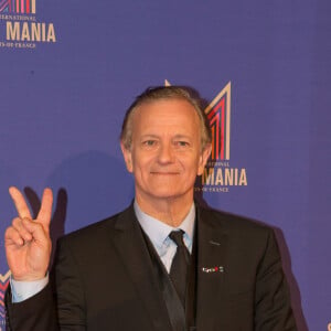 Francis Huster lors du photocall de la cérémonie de clôture du festival Series Mania 2019 à Lille le 30 mars 2019 © Stéphane Vansteenkiste / Bestimage