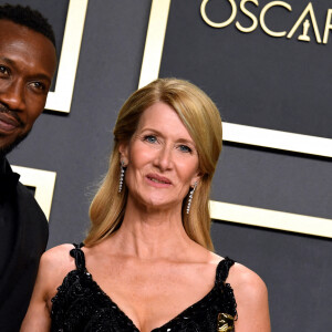 Laura Dern a reçu l'Oscar de la meilleure actrice dans un second rôle pour Marriage Story le 9 février 2020 lors de la 92e cérémonie des Oscars à Los Angeles.