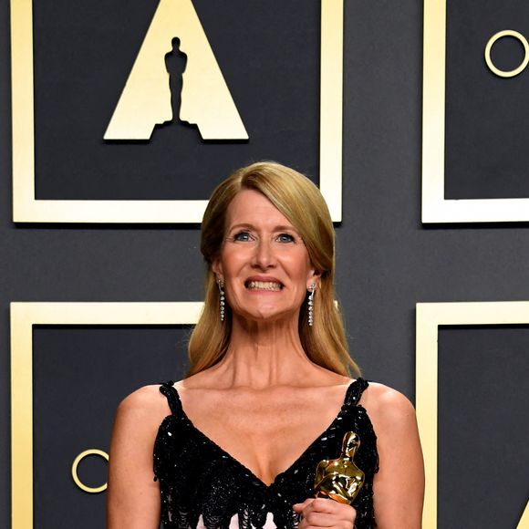 Laura Dern a reçu l'Oscar de la meilleure actrice dans un second rôle pour Marriage Story le 9 février 2020 lors de la 92e cérémonie des Oscars à Los Angeles.
