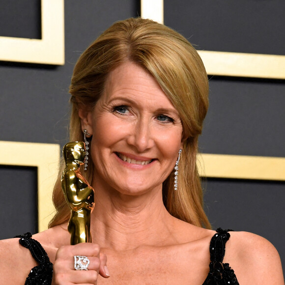 Laura Dern a reçu l'Oscar de la meilleure actrice dans un second rôle pour Marriage Story le 9 février 2020 lors de la 92e cérémonie des Oscars à Los Angeles.