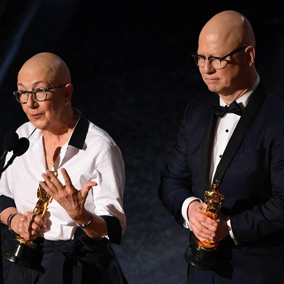 Julia Reichert et Steven Bognar, lauréats du prix du long métrage documentaire pour "American Factory" durant la 92ème cérémonie des Oscars 2020 au Hollywood and Highland à Los Angeles, Californie, Etats-Unis, le 9 février 2020. Photo : Robert Deutsch-USA TODAY/SPUS/ABACAPRESS.COM