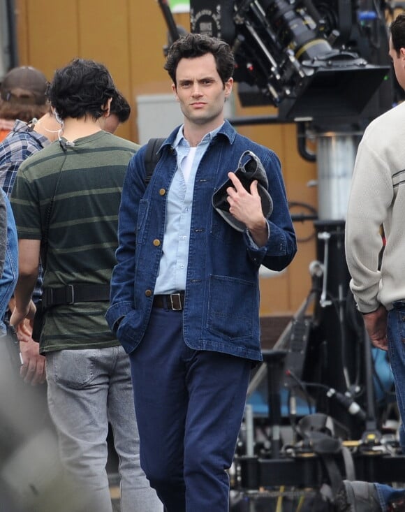 Exclusif - Penn Badgley sur le tournage de la saison You à Los Angeles, le 1er mars 2019  For germany call for price Exclusive - Penn Badgley spotted filming the second season of his hit show 'You' in Los Angeles. The 32 year old actor was dressed in a blue denim jacket, matching shirt, blue trousers, and brown boots. 1st mars 201901/03/2019 - Los Angeles