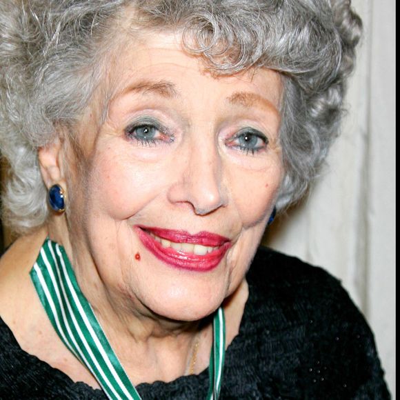 Micheline Dax au ministère de la Culture- remise des insignes de l'odre des arts et des lettres, en 2008 à Paris. 