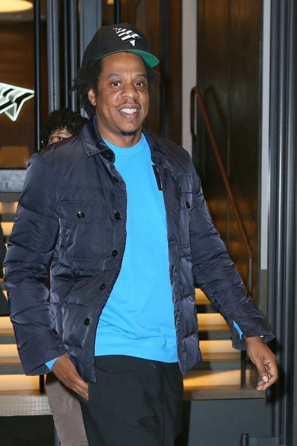 Jay-Z à la sortie d'un building à Manhattan, New York, le 3 février 2020. Jay-Z a assisté au Superbowl à Miami avec sa fille et sa fille.