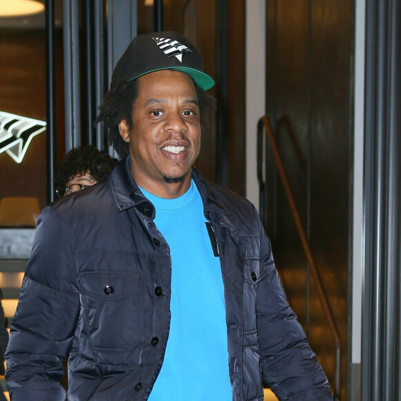 Jay-Z à la sortie d'un building à Manhattan, New York, le 3 février 2020. Jay-Z a assisté au Superbowl à Miami avec sa fille et sa fille.