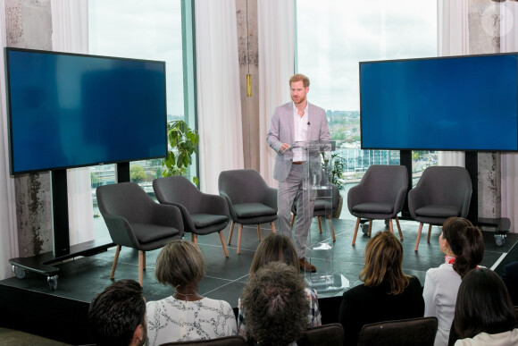 Le prince Harry, duc de Sussex, participe à une conférence de presse annonçant un nouveau partenariat entre Booking.com, SkyScanner, CTrip, TripAdvisor et Visa, à la ADAM Tower à Amsterdam, aux Pays-Bas le 3 septembre 2019.0