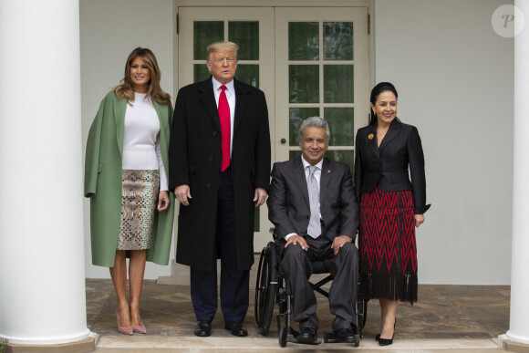 Melania Trump et son mari, le président Donald Trump, avec le président de l'Equateur Lenín Moreno et son épouse Rocio Gonzales De Moreno devant la Maison Blanche, le 12 février 2020.