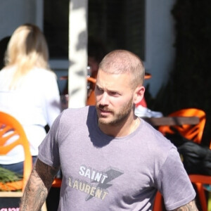 Matt Pokora et sa compagne Christina Milian se baladent avec leur fils Isaiah dans le quartier de West Hollywood à Los Angeles. La petite famille est allée déjeuner chez Fred Segal. Le 11 février 2020