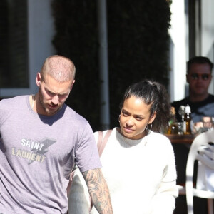 Matt Pokora et sa compagne Christina Milian se baladent avec leur fils Isaiah dans le quartier de West Hollywood à Los Angeles. La petite famille est allée déjeuner chez Fred Segal. Le 11 février 2020