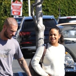 Matt Pokora et sa compagne Christina Milian se baladent avec leur fils Isaiah dans le quartier de West Hollywood à Los Angeles. La petite famille est allée déjeuner chez Fred Segal. Le 11 février 2020