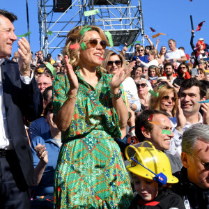 Christian Estrosi, le maire de Nice, et sa femme Laura Tenoudji Estrosi - 1er corso fleuri dans le cadre du 136ème Carnaval de Nice "Roi de la Mode" le 15 février 2020. Le Carnaval de Nice se déroule du 15 au 29 février 2020. Le Carnaval de Nice est l'un des trois plus grands et plus prestigieux au monde avec ceux de Rio et de Venise. Nice, le 15 février 2020. © Bruno Bebert/Bestimage