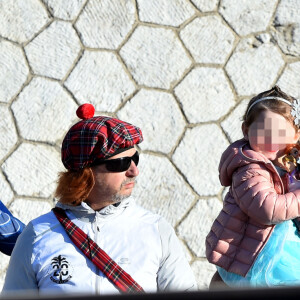 Christian Estrosi, le maire de Nice et sa femme Laura Tenoudji participent au jogging du Carnaval de Nice sur la promenade des Anglais à Nice, le 15 février 2020. Tous les participants sont déguisés. © Bruno Bebert / Bestimage