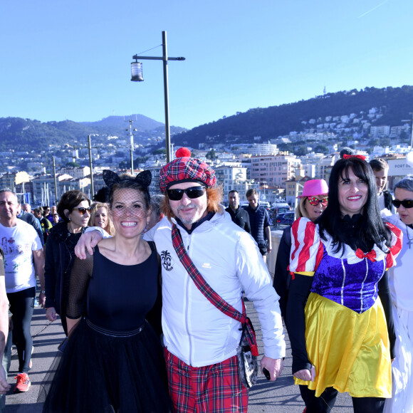 Semi exclusif - Christian Estrosi, le maire de Nice et sa femme Laura Tenoudji participent au jogging du Carnaval de Nice sur la promenade des Anglais à Nice, le 15 février 2020. Tous les participants sont déguisés. © Bruno Bebert / Bestimage Semi exclusive - Christian Estrosi, the mayor of Nice and his wife Laura Tenoudji take part ro the Nice Carnival jogging on the Promenade des Anglais in Nice, February 15, 2020. All participants are in disguise.15/02/2020 - Nice