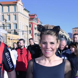 Semi exclusif - Christian Estrosi, le maire de Nice et sa femme Laura Tenoudji participent au jogging du Carnaval de Nice sur la promenade des Anglais à Nice, le 15 février 2020. Tous les participants sont déguisés. © Bruno Bebert / Bestimage Semi exclusive - Christian Estrosi, the mayor of Nice and his wife Laura Tenoudji take part ro the Nice Carnival jogging on the Promenade des Anglais in Nice, February 15, 2020. All participants are in disguise.15/02/2020 - Nice