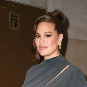 Ashley Graham, enceinte, quitte les studios de l'émission "The Today Show" à New York, le 30 octobre 2019.