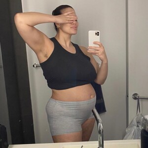 Ashley Graham dévoile la réalité de la maternité sur Instagram- février 2020.