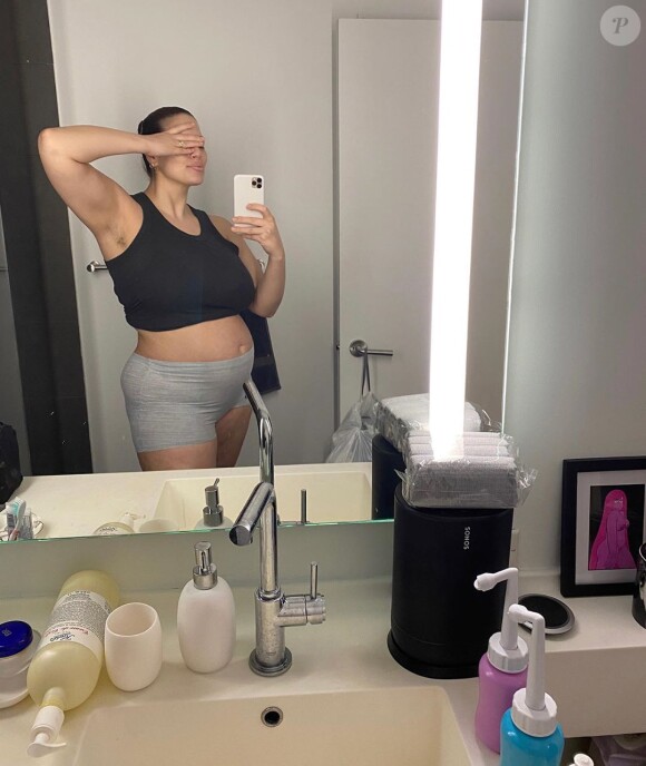 Ashley Graham dévoile la réalité de la maternité sur Instagram- février 2020.