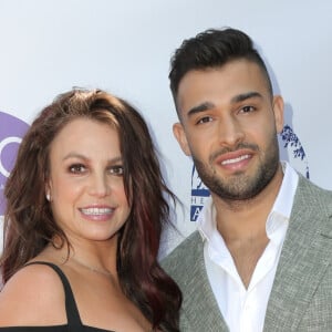 Britney Spears et son compagnon Sam Asghari sur le tapis rouge " The Daytime Beauty Awards " à Los Angeles Le 20 septembre 2019