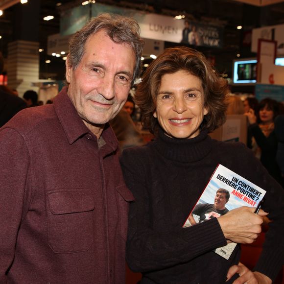 Jean-Jacques Bourdin et sa femme Anne Nivat lors du salon du livre de Paris le 17 Mars 2018 à la Porte de Versailles de Paris. © Denis Guignebourg/Bestimage
