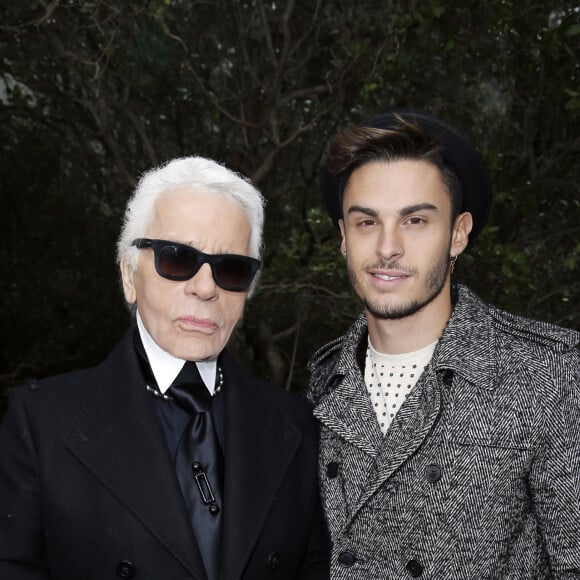 Karl Lagerfeld et Baptiste Giabiconi au défilé de mode Chanel haute-couture printemps été 2013 au Grand Palais à Paris. Le 22 janvier 2013