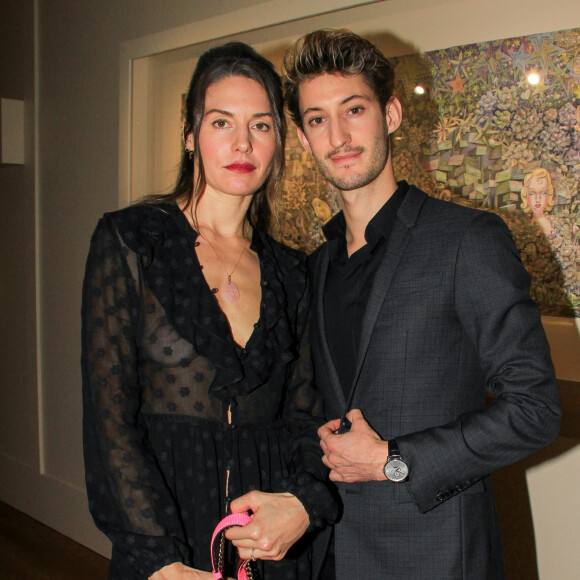 Pierre Niney et sa compagne Natasha Andrews lors du vernissage de l'exposition consacrée à l'oeuvre et l'imaginaire de Christian Louboutin "l'Exhibitionniste' (L'Exibition[niste]) au Palais de la Porte Dorée, à Paris, France, le 24 février 2020. © Philippe Baldini/Bestimage